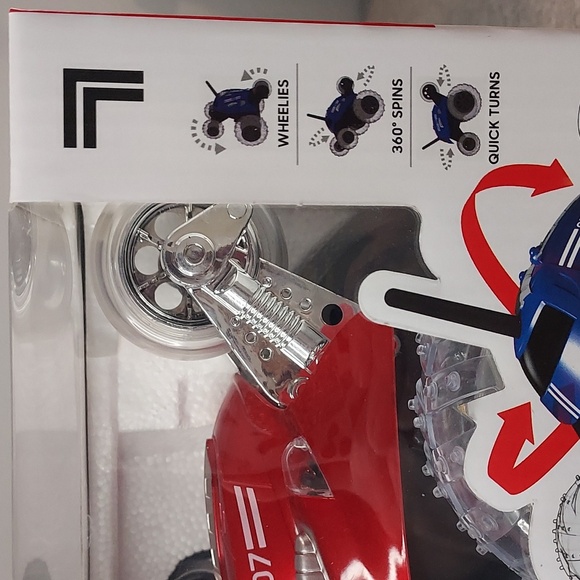 Sharper Image Thunder Tumbler Wireless Remote Control 360° Spinning Red Car NWT - Picture 8 of 13